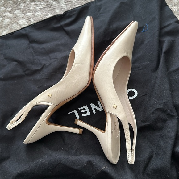 Chanel Ivory Leather Slingback Heels - Picture 9 of 10